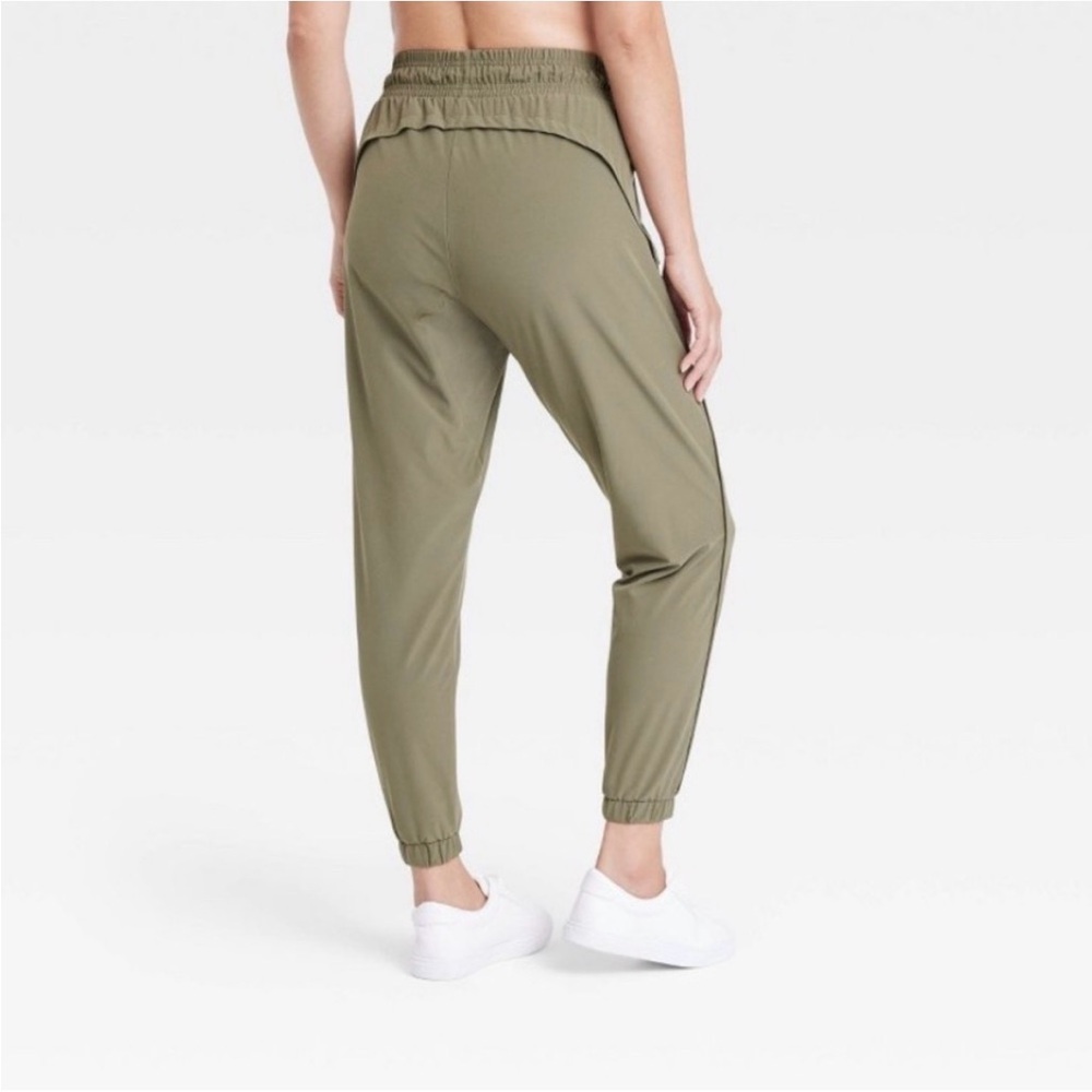 All in motion Olive Green Women's Jogger Pants SZ M